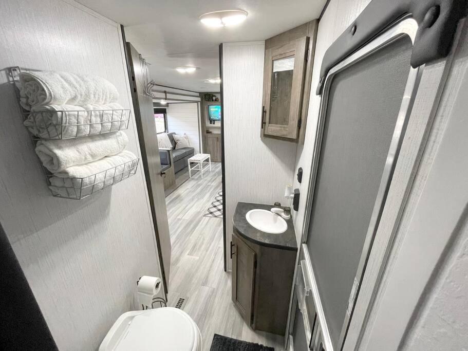 Rv Located On Private Property, Providing Access To The Guadalupe River, Accommodates Up To 5 Guests New Braunfels Exterior foto